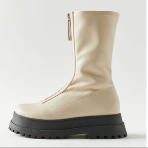 Urban Outfitters cream Zola platform boots NIB last pair size 9